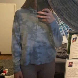 Women’s long sleeve crop top